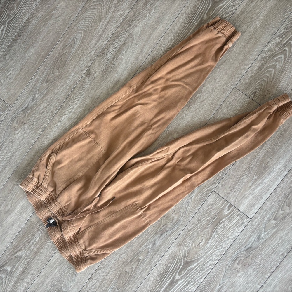 Wilfred Free Tan Jogger Pants